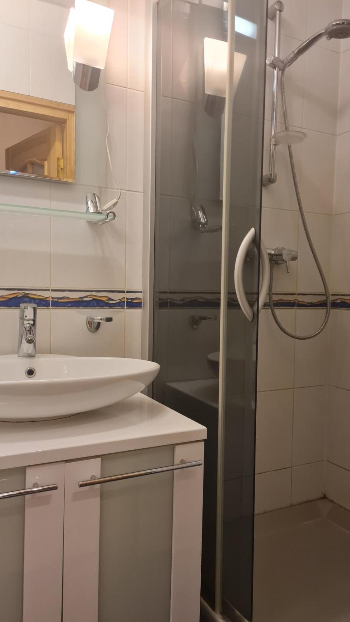 Rehouse, Antokolskio 13 فيلنيوس المظهر الخارجي الصورة